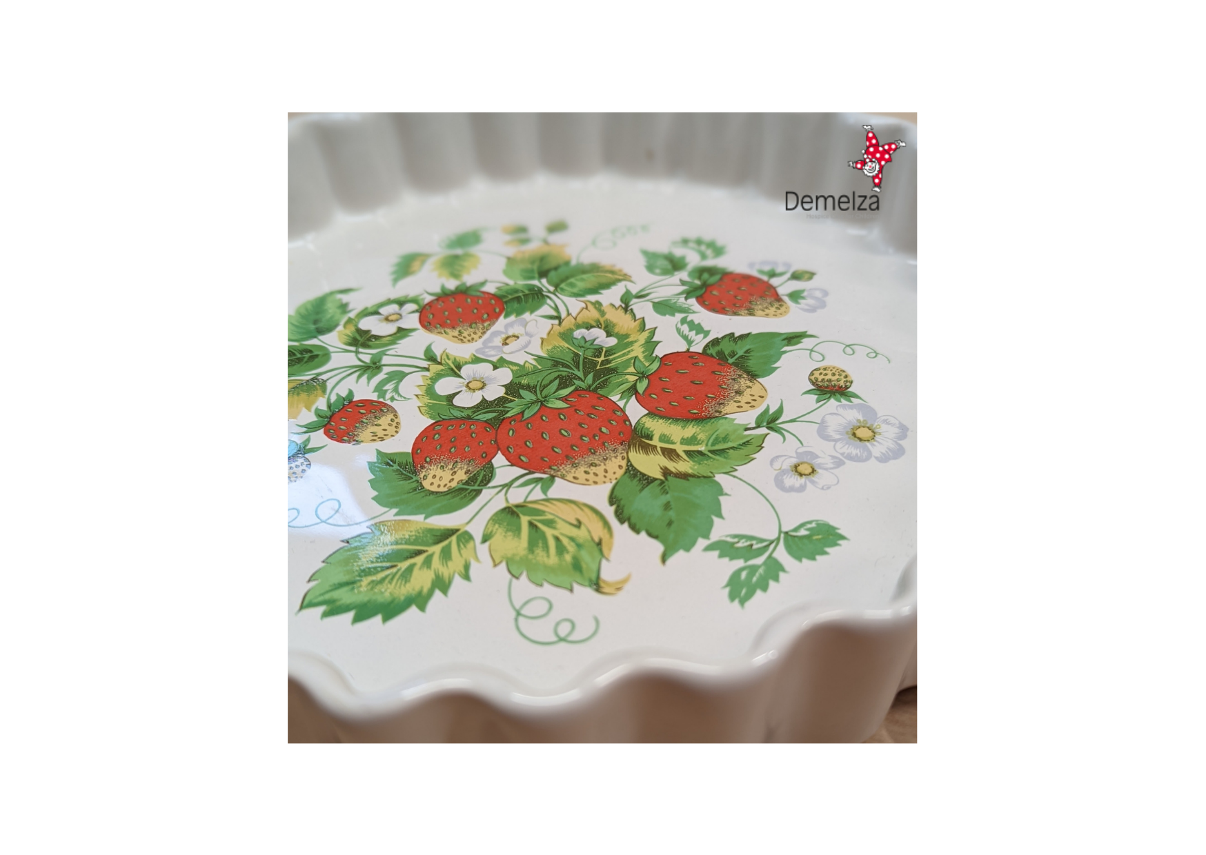 Vintage Style White Ceramic Pie Dish with Green/Red Wild Strawberry Print to Base
