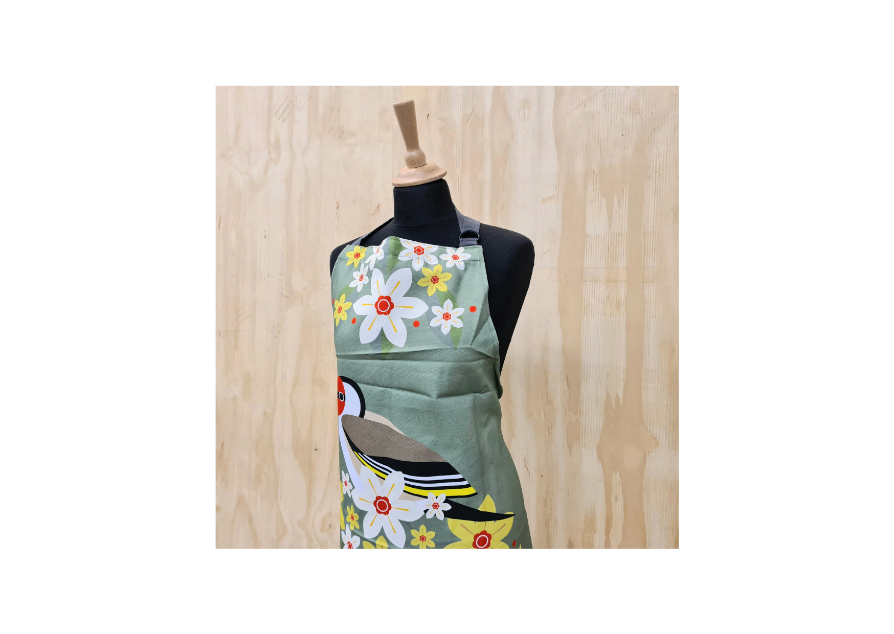 Goldfinch Apron Front View