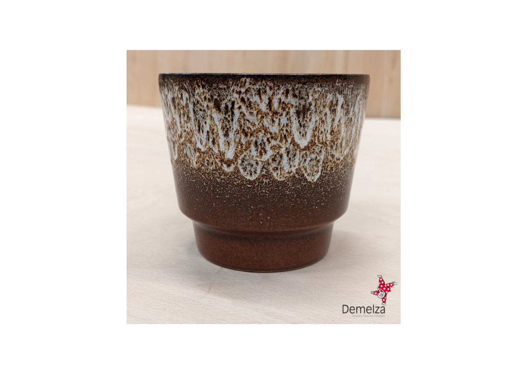 Brown plant pot with white detailing to rim 