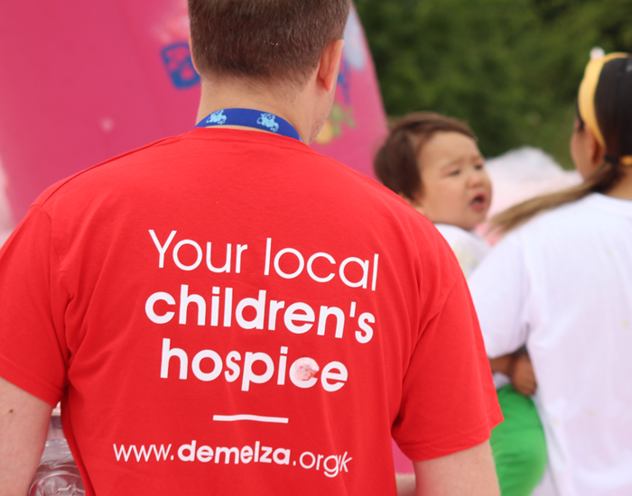 A Demelza volunteer at Bubble Rush, wearing a Demelza t-shirt.