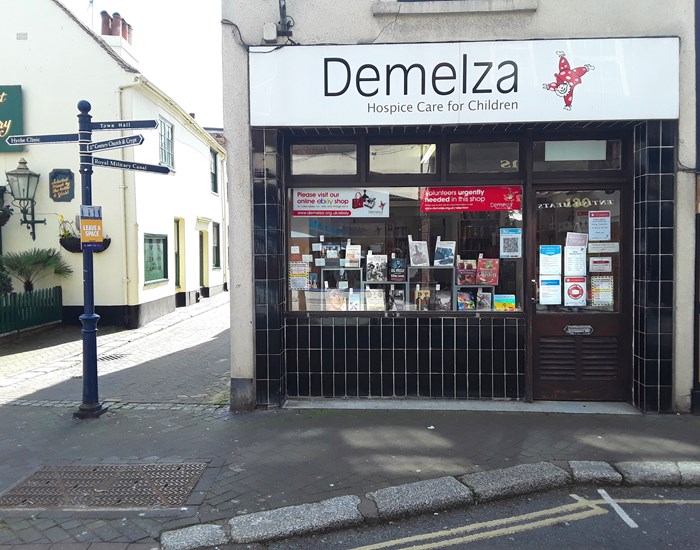 The exterior of Demelza's Hythe books and media shop.