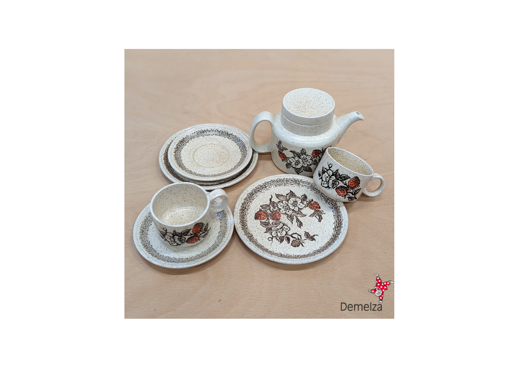 Vintage 1970s Cream and Brown Speckled Barratts of Staffordshire With Wild Strawberry Design Tea Set