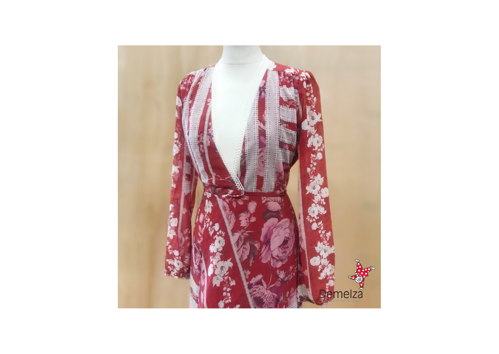 Red and White kimono style wrap around dress - Top half close up